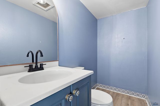 507 MEADOWLARK DR, Box Elder, SD 57719