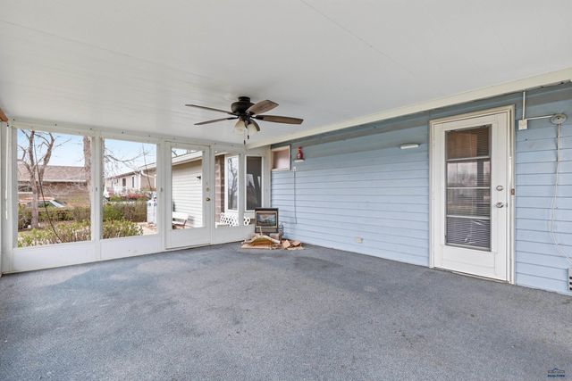 507 MEADOWLARK DR, Box Elder, SD 57719