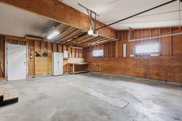507 MEADOWLARK DR, Box Elder, SD 57719