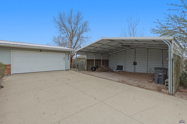 507 MEADOWLARK DR, Box Elder, SD 57719