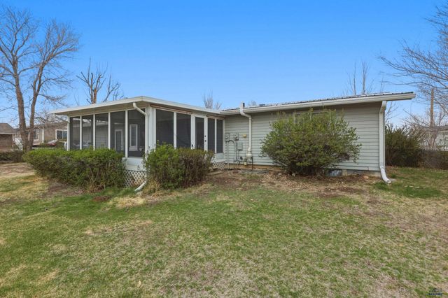 507 MEADOWLARK DR, Box Elder, SD 57719