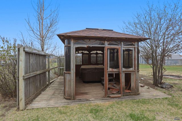 507 MEADOWLARK DR, Box Elder, SD 57719