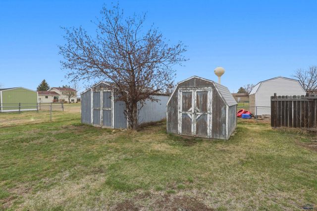 507 MEADOWLARK DR, Box Elder, SD 57719