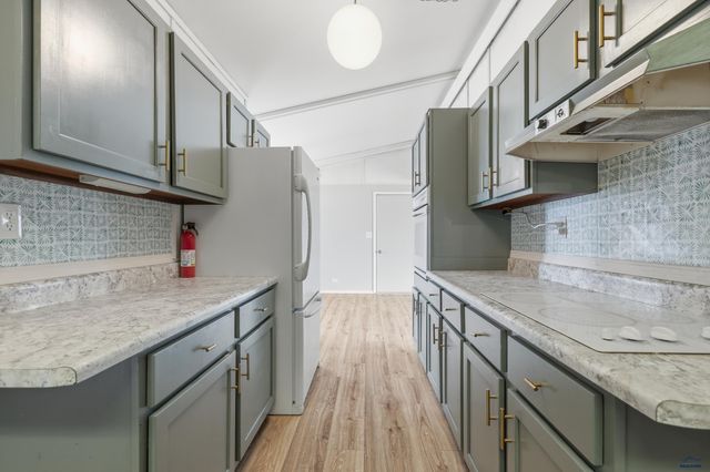 507 MEADOWLARK DR, Box Elder, SD 57719