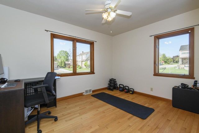 1638 Monroe AVENUE, South Milwaukee, WI 53172