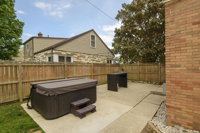 1638 Monroe AVENUE, South Milwaukee, WI 53172