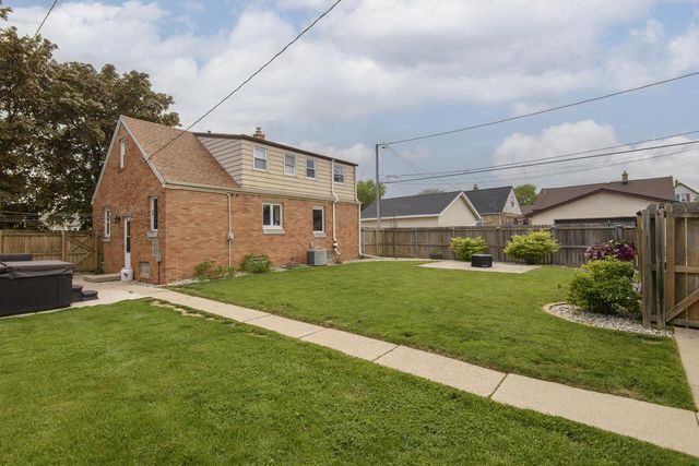 1638 Monroe AVENUE, South Milwaukee, WI 53172