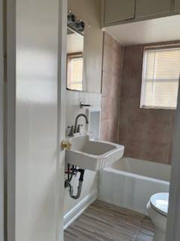 1105 Bentwood RD B, Austin, TX 78722