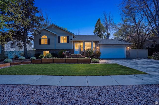 1589 W PLUM CREEK DR, West Jordan, UT 84088