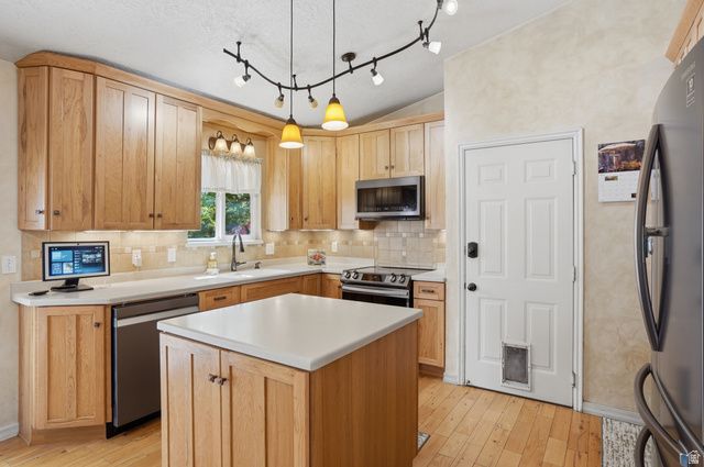 1589 W PLUM CREEK DR, West Jordan, UT 84088