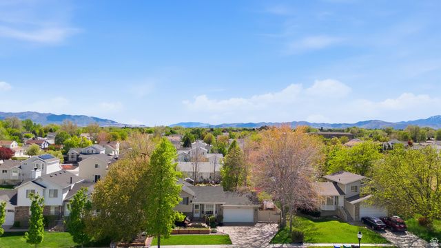 1589 W PLUM CREEK DR, West Jordan, UT 84088