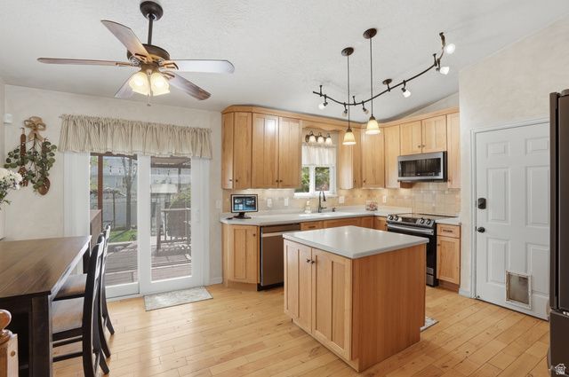1589 W PLUM CREEK DR, West Jordan, UT 84088