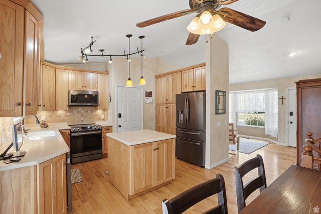 1589 W PLUM CREEK DR, West Jordan, UT 84088