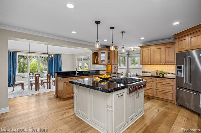 18341 Warwick Street, Beverly Hills, MI 48025