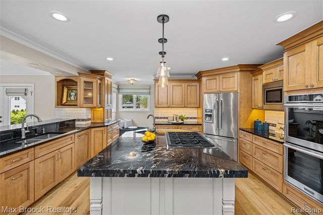 18341 Warwick Street, Beverly Hills, MI 48025