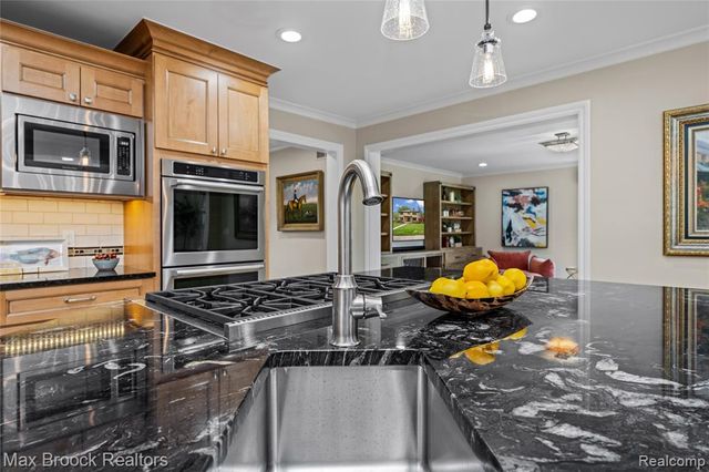 18341 Warwick Street, Beverly Hills, MI 48025