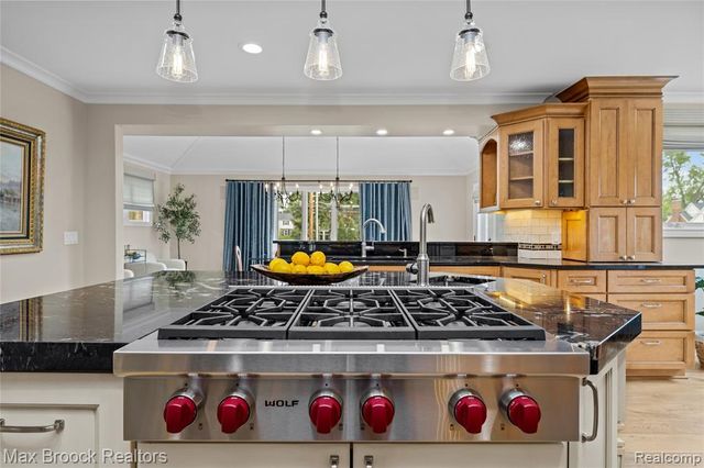 18341 Warwick Street, Beverly Hills, MI 48025