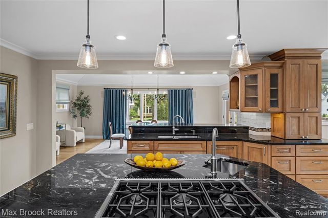 18341 Warwick Street, Beverly Hills, MI 48025