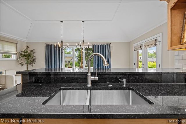 18341 Warwick Street, Beverly Hills, MI 48025