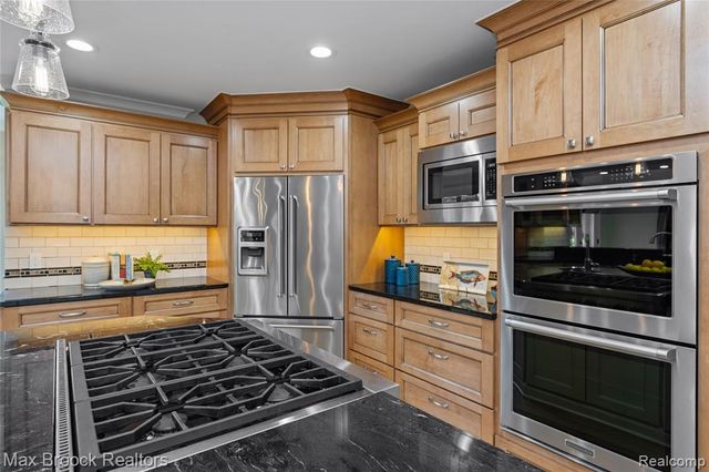18341 Warwick Street, Beverly Hills, MI 48025