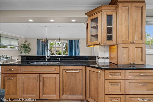18341 Warwick Street, Beverly Hills, MI 48025