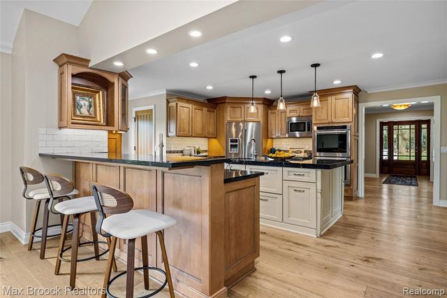 18341 Warwick Street, Beverly Hills, MI 48025