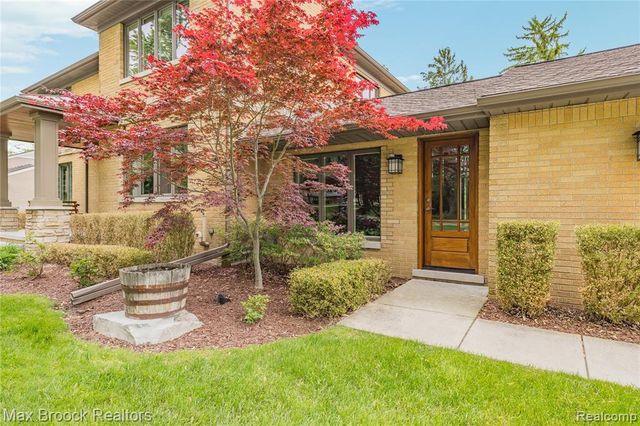 18341 Warwick Street, Beverly Hills, MI 48025