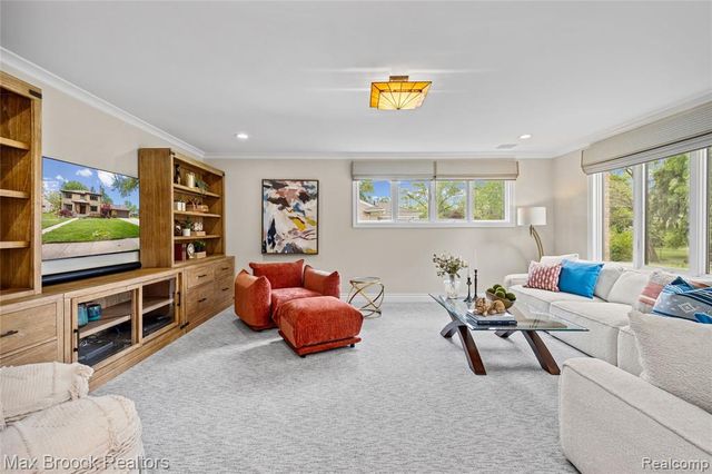 18341 Warwick Street, Beverly Hills, MI 48025