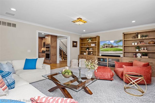 18341 Warwick Street, Beverly Hills, MI 48025