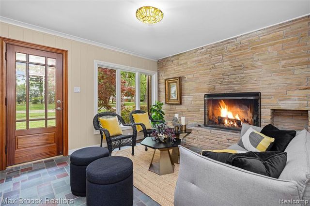 18341 Warwick Street, Beverly Hills, MI 48025