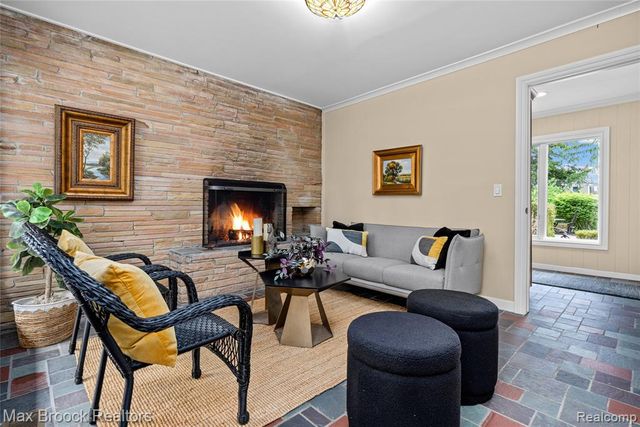 18341 Warwick Street, Beverly Hills, MI 48025