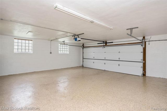 18341 Warwick Street, Beverly Hills, MI 48025