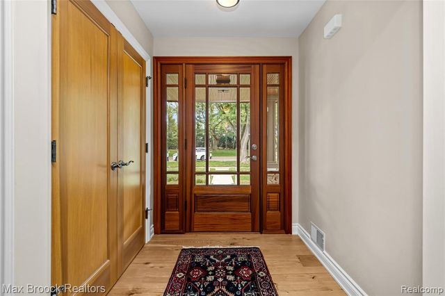 18341 Warwick Street, Beverly Hills, MI 48025