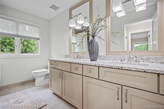 18341 Warwick Street, Beverly Hills, MI 48025