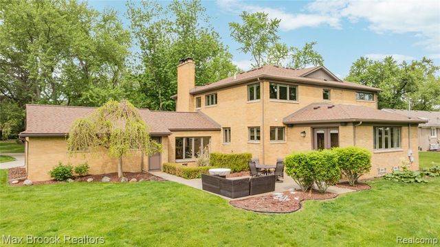 18341 Warwick Street, Beverly Hills, MI 48025