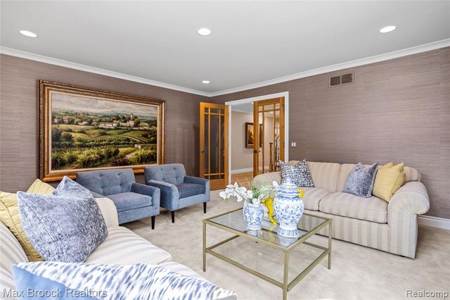 18341 Warwick Street, Beverly Hills, MI 48025