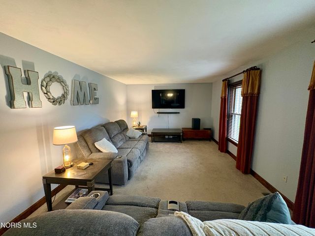 2533 Foxfire Lane, Findlay, OH 45840