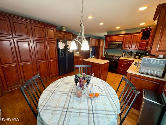 2533 Foxfire Lane, Findlay, OH 45840