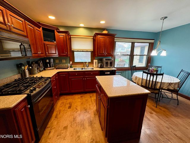 2533 Foxfire Lane, Findlay, OH 45840