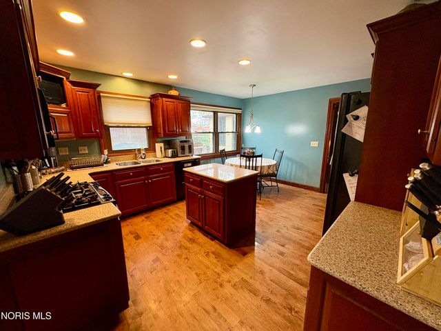 2533 Foxfire Lane, Findlay, OH 45840