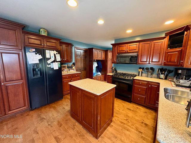 2533 Foxfire Lane, Findlay, OH 45840