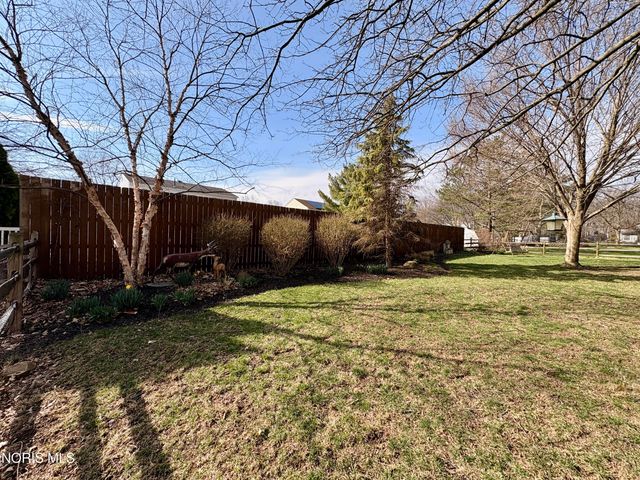 2533 Foxfire Lane, Findlay, OH 45840