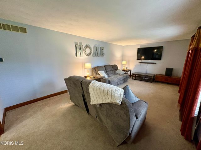 2533 Foxfire Lane, Findlay, OH 45840