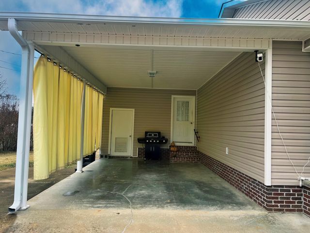 715 County Home RD, Savannah, TN 38372