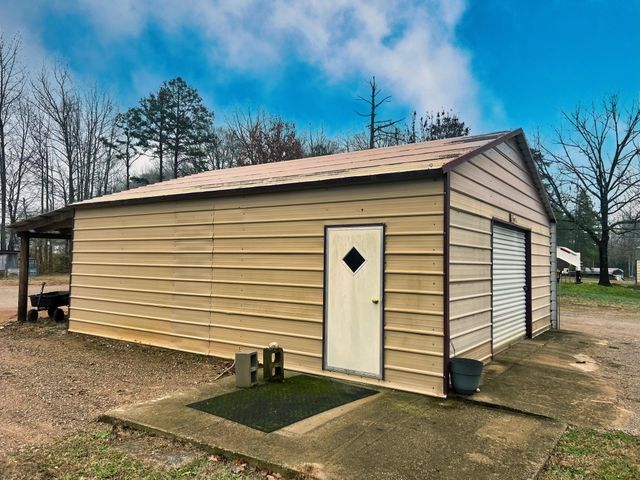 715 County Home RD, Savannah, TN 38372