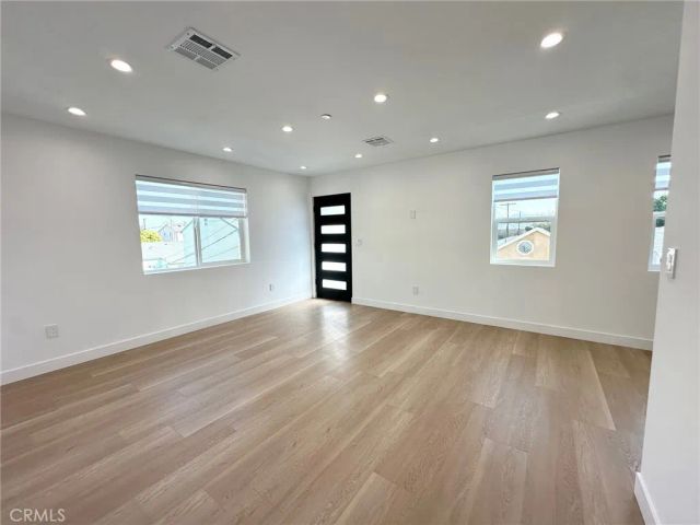 1952 N Parish 201, Burbank, CA 91504