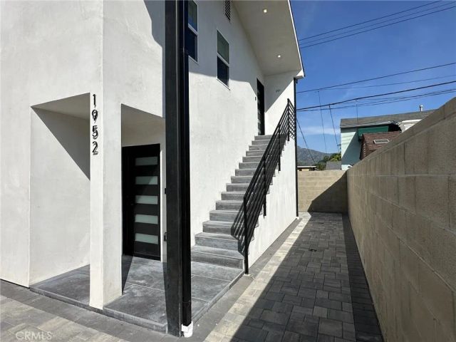 1952 N Parish 201, Burbank, CA 91504