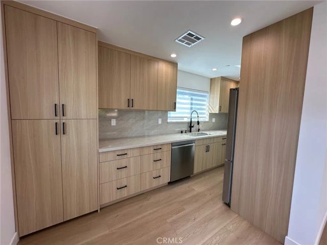 1952 N Parish 201, Burbank, CA 91504