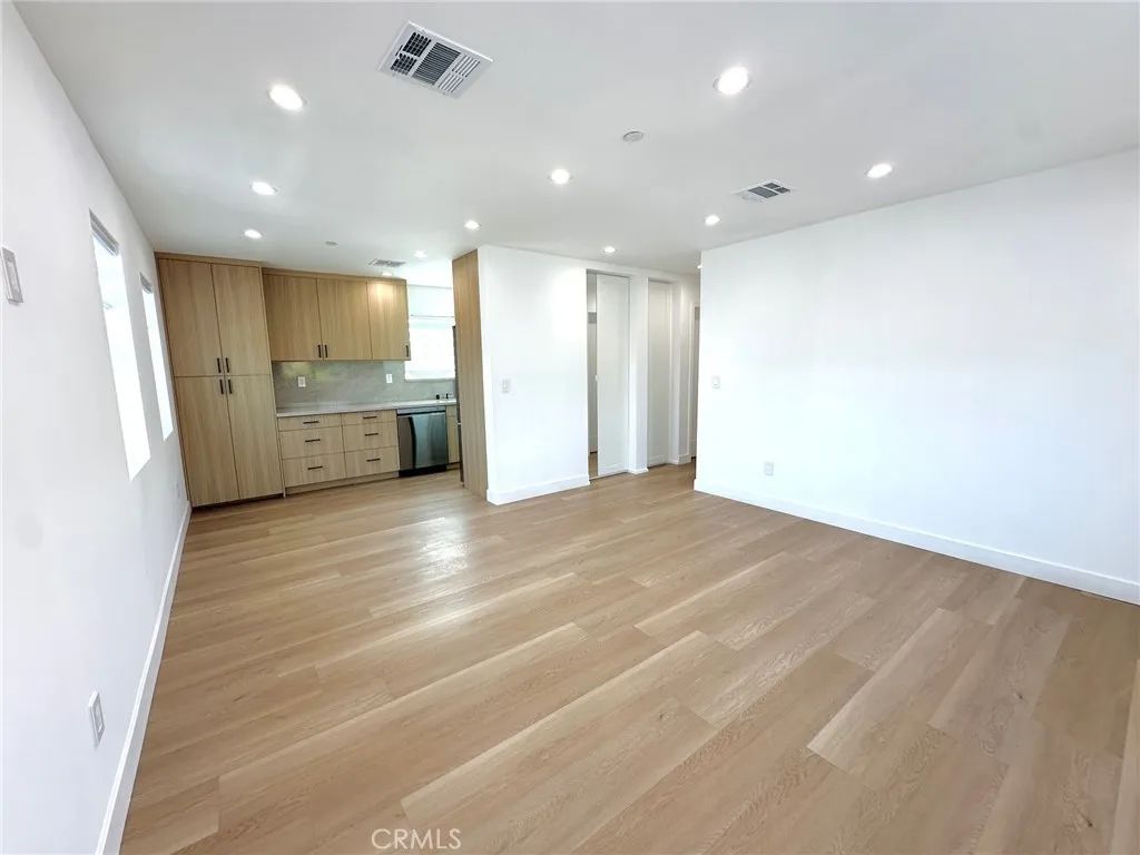 1952 N Parish 201, Burbank, CA 91504
