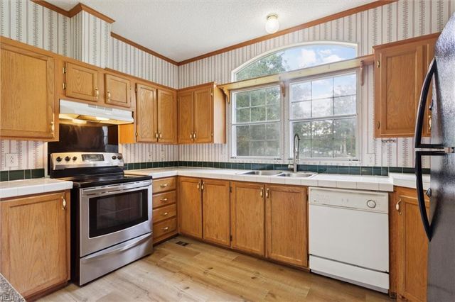 6925 Deer Stand DR, Gloucester, VA 23061